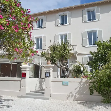 فندق La Bienvenue 3*
